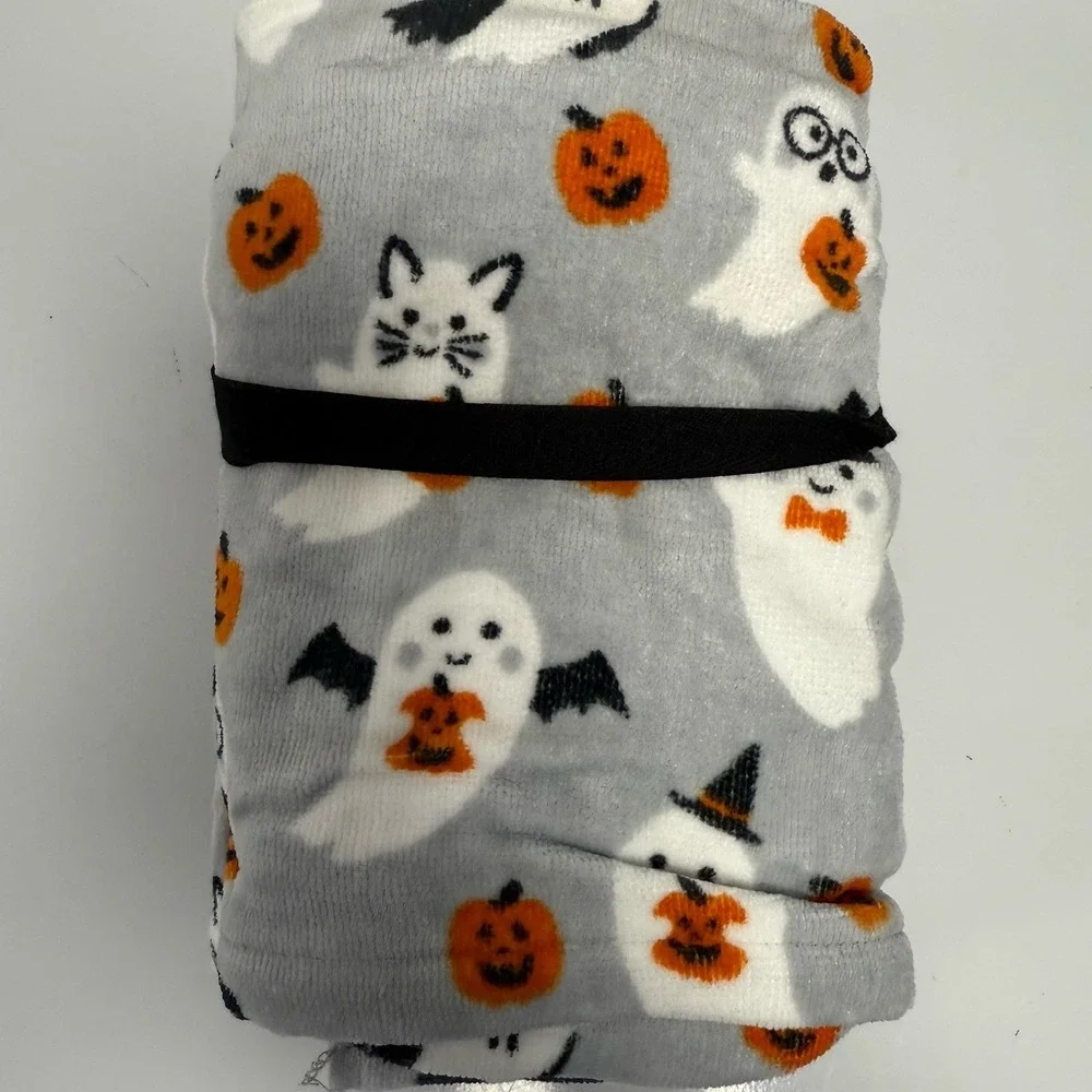 NWT Casaba Halloween Ghosts Cats Hand Towels Set Of 2 Cat Holiday Bath Kitchen